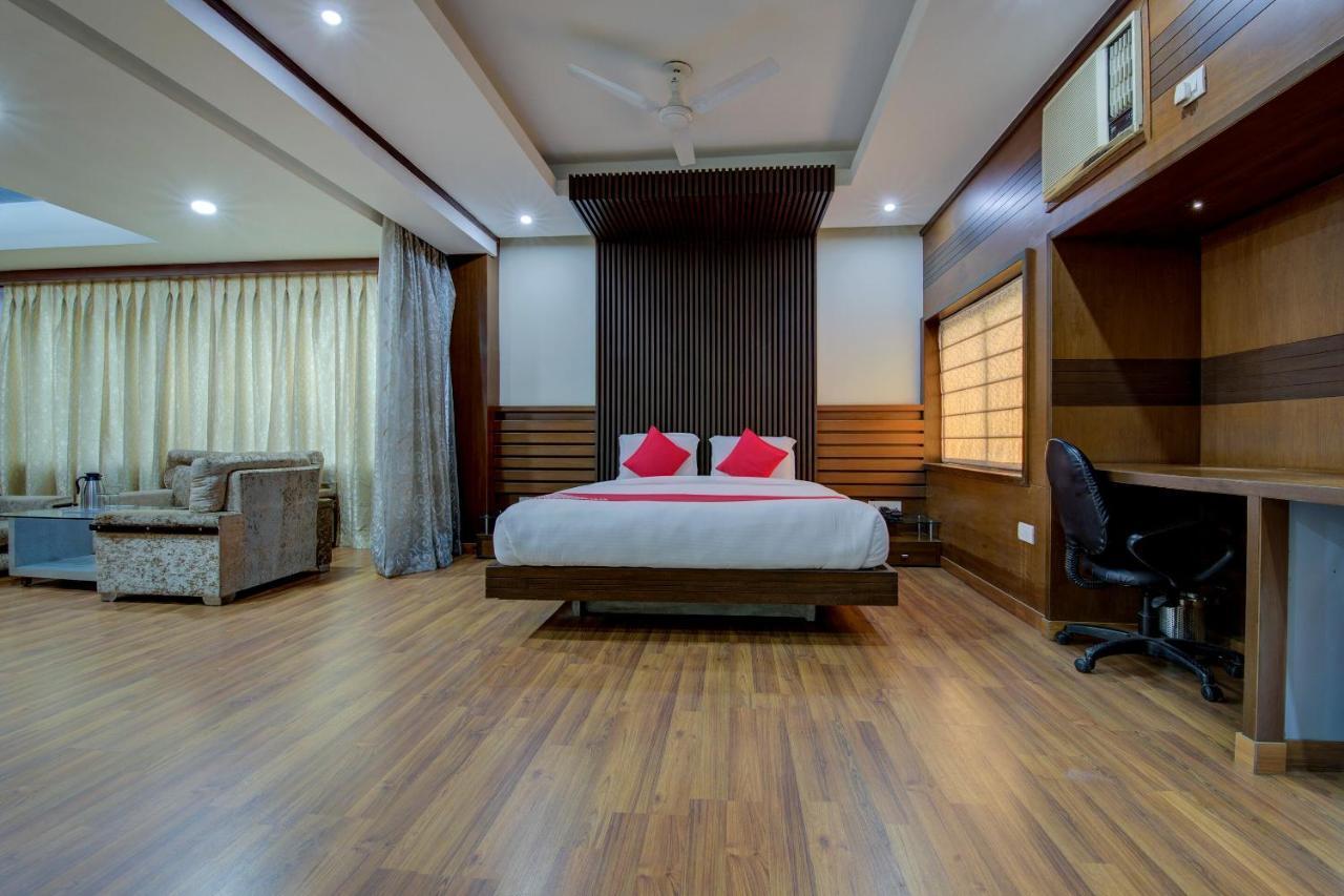 Oyo 1545 Hotel Shivani International Ahmedabad Exterior photo