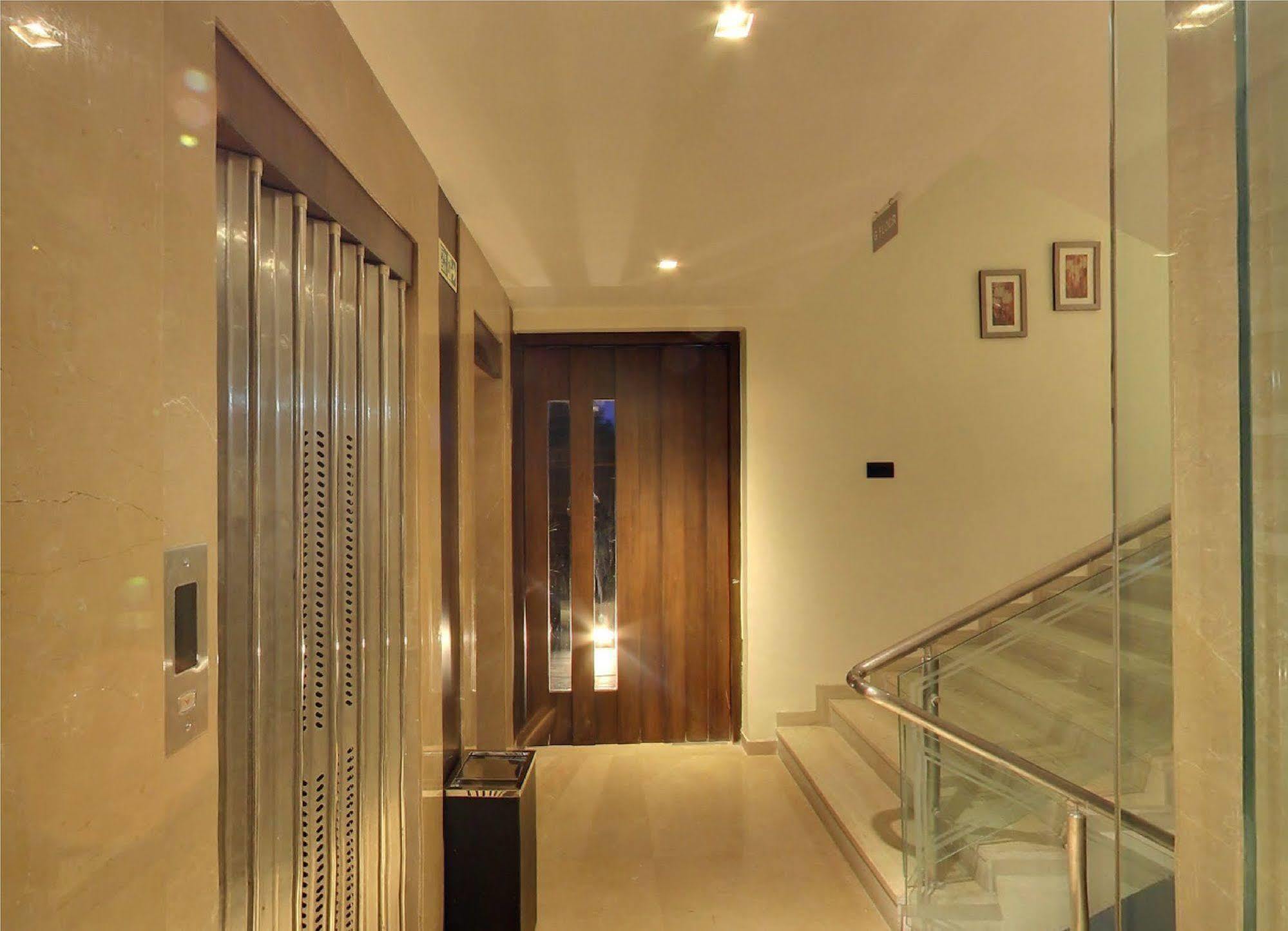 Oyo 1545 Hotel Shivani International Ahmedabad Exterior photo