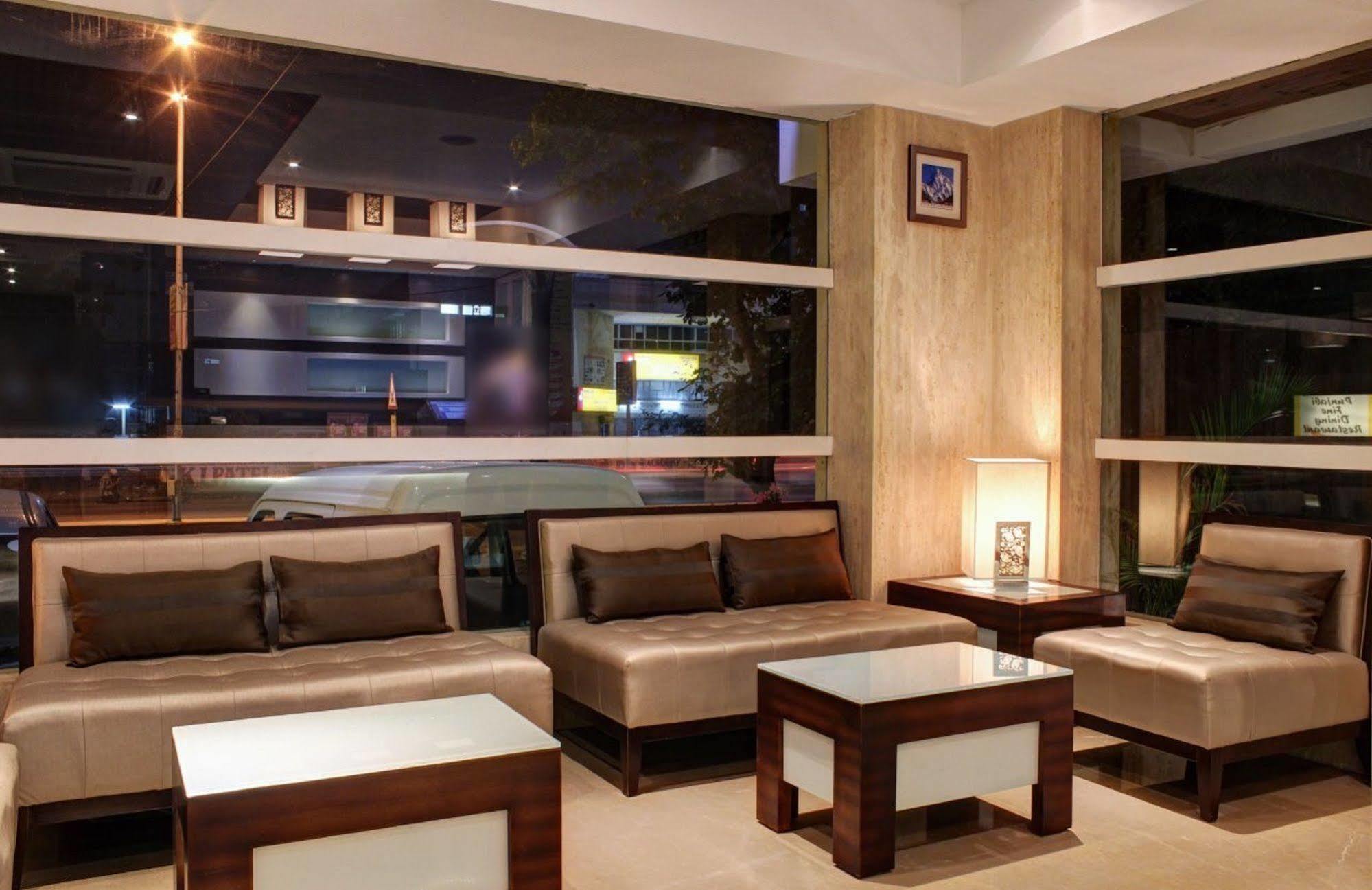 Oyo 1545 Hotel Shivani International Ahmedabad Exterior photo